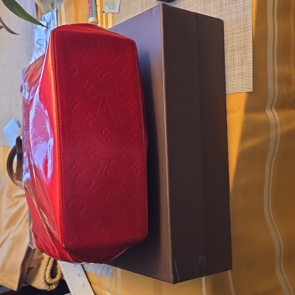 LOUIS VUITTON Vernis Red Tote bag - Picture 15 of 17